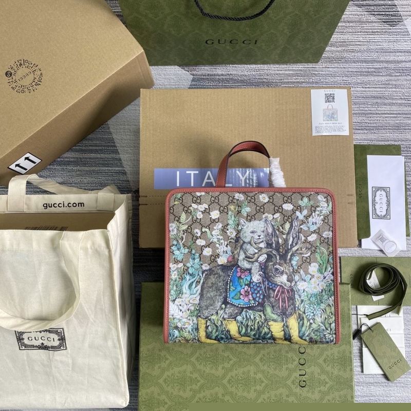 G*u*i shopping bags
